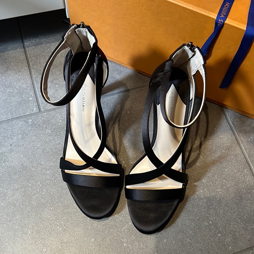 Antonio Melani heels - black - size 7.5